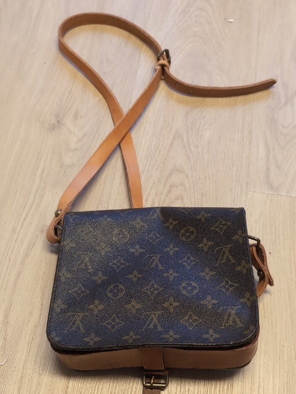 Louis Vuitton Brown Monogram Canvas Crossbody Bag with Tan Leather Trim - Picture 5 of 12